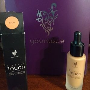 Younique liquid foundation in satin